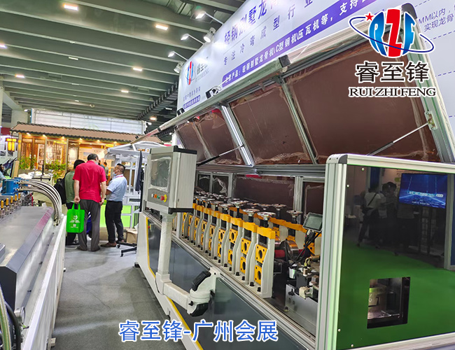 拉鉚和螺絲鏈接哪個好？輕鋼別墅設(shè)備廠家